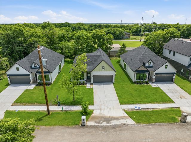 305 E Locust Street, Leonard, TX 75452