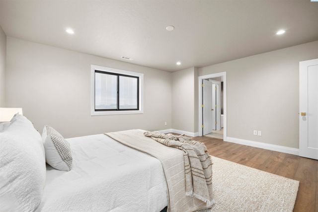 184 Taylor Lane, Pasco, WA 99301