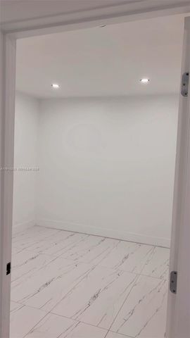 72x NW 171st St, Miami Gardens, FL 33169