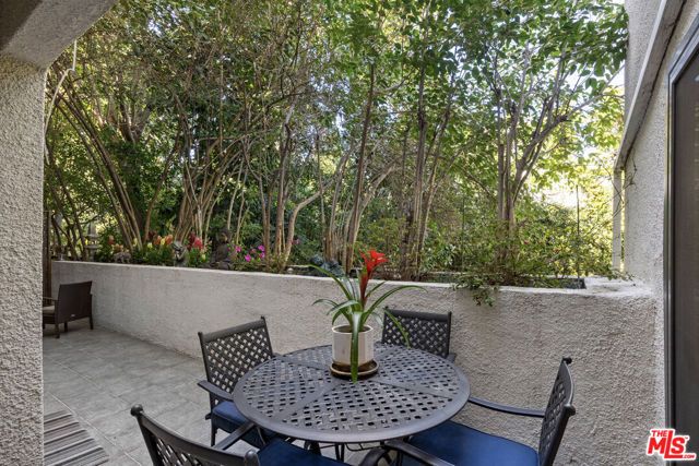 15325 Magnolia Boulevard 108, Sherman Oaks, CA 91403