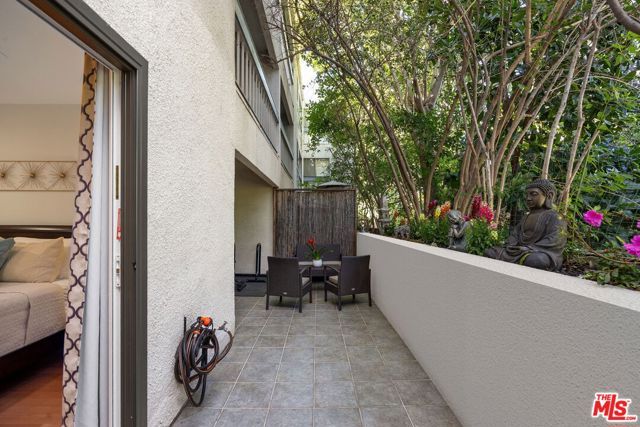15325 Magnolia Boulevard 108, Sherman Oaks, CA 91403