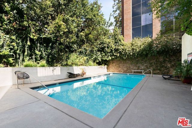 15325 Magnolia Boulevard 108, Sherman Oaks, CA 91403