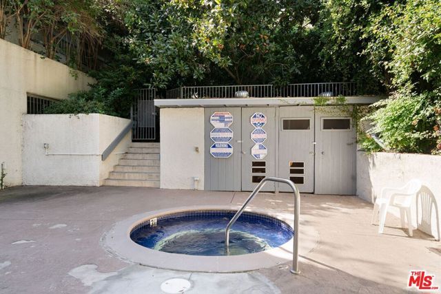 15325 Magnolia Boulevard 108, Sherman Oaks, CA 91403