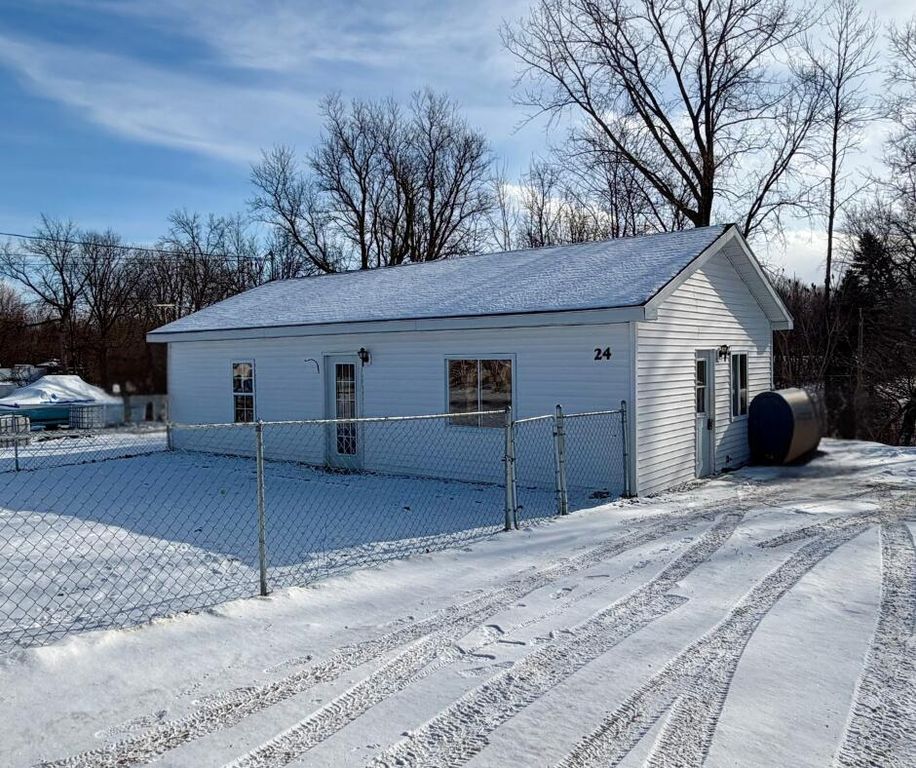 24 Moore Street, Champlain, NY 12919