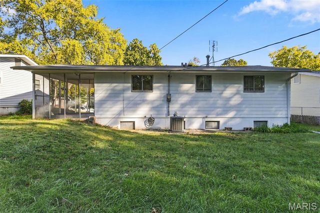 8622 North Avenue, St John, MO 63114