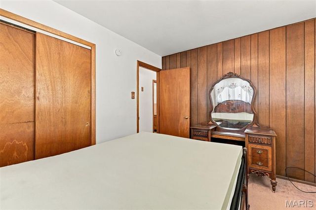 8622 North Avenue, St John, MO 63114
