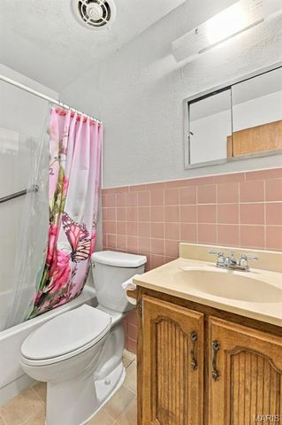 8622 North Avenue, St John, MO 63114