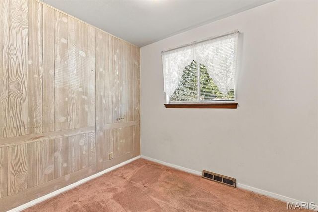 8622 North Avenue, St John, MO 63114