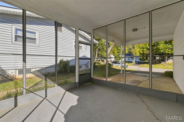 8622 North Avenue, St John, MO 63114