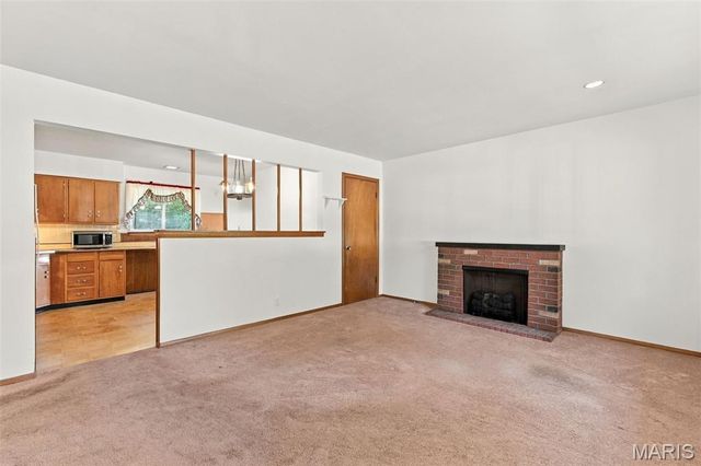 8622 North Avenue, St John, MO 63114