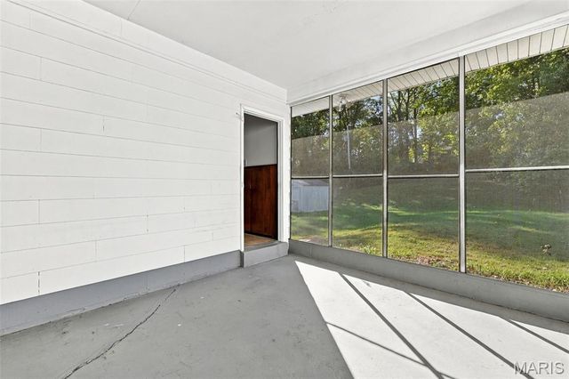 8622 North Avenue, St John, MO 63114