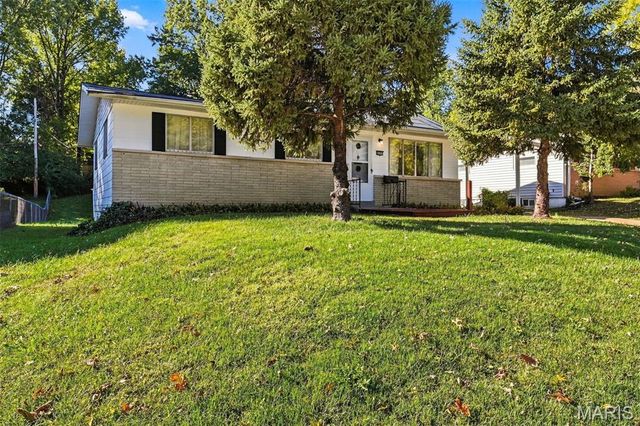 8622 North Avenue, St John, MO 63114