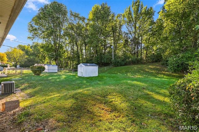 8622 North Avenue, St John, MO 63114