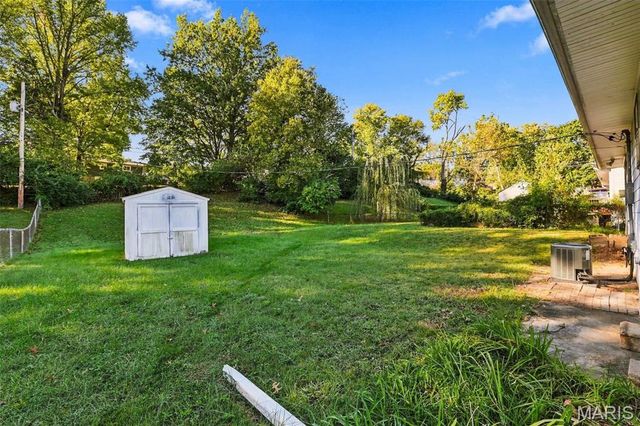 8622 North Avenue, St John, MO 63114