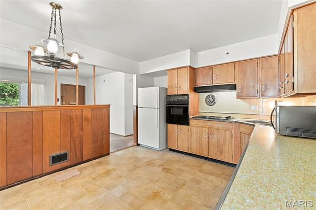 8622 North Avenue, St John, MO 63114