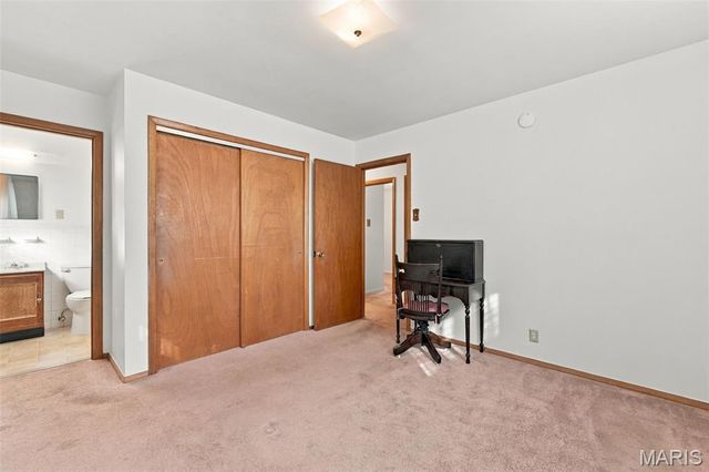8622 North Avenue, St John, MO 63114