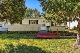 8622 North Avenue, St John, MO 63114