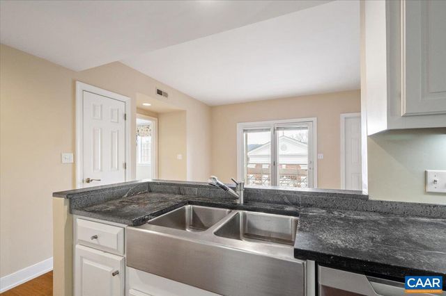 255 E JEFFERSON ST, Charlottesville, VA 22902