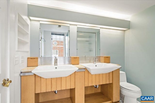 255 E JEFFERSON ST, Charlottesville, VA 22902