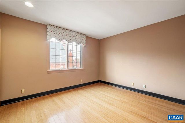 255 E JEFFERSON ST, Charlottesville, VA 22902