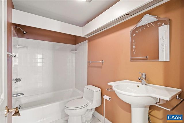 255 E JEFFERSON ST, Charlottesville, VA 22902