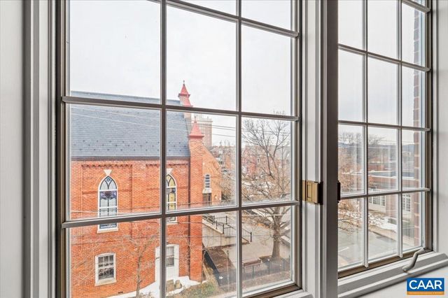 255 E JEFFERSON ST, Charlottesville, VA 22902