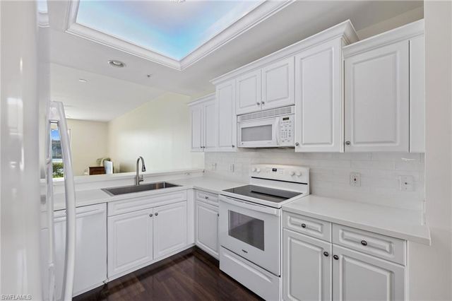 2810 Cypress Trace CIR 2112, Naples, FL 34119