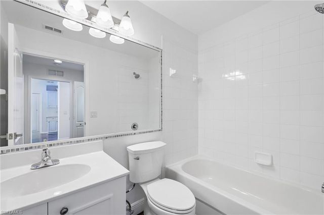 2810 Cypress Trace CIR 2112, Naples, FL 34119