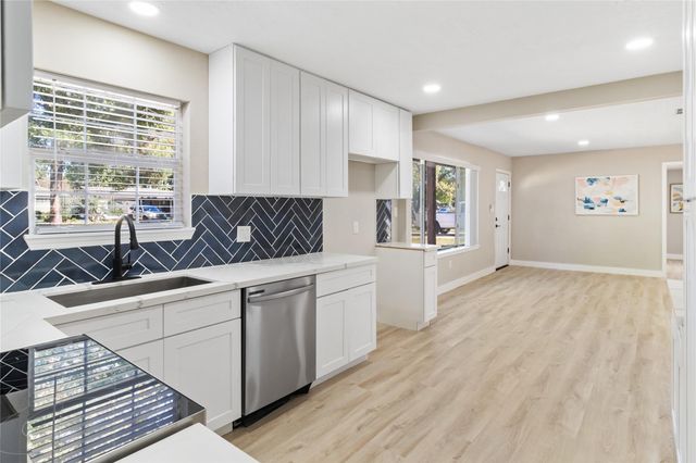 303 21st Avenue N, Texas City, TX 77590