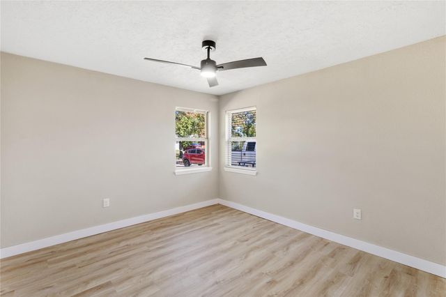 303 21st Avenue N, Texas City, TX 77590