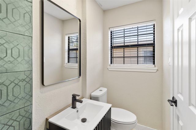 303 21st Avenue N, Texas City, TX 77590