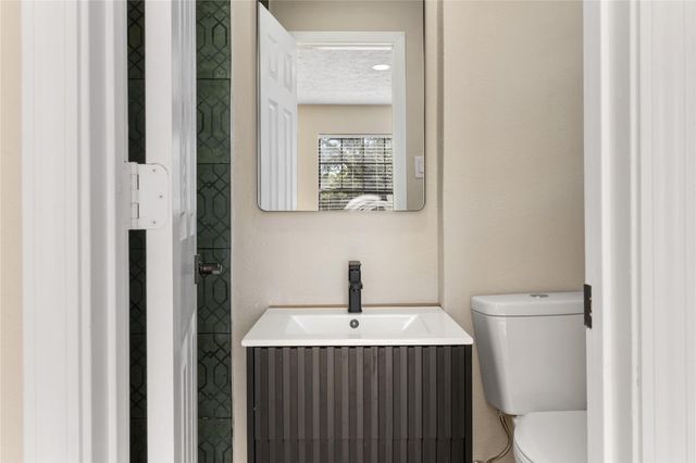 303 21st Avenue N, Texas City, TX 77590