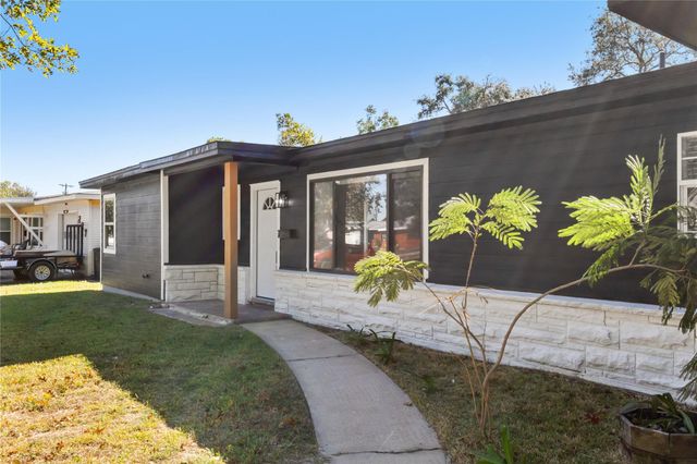 303 21st Avenue N, Texas City, TX 77590