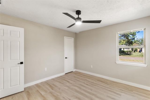 303 21st Avenue N, Texas City, TX 77590