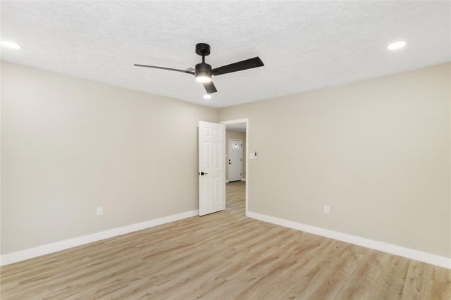 303 21st Avenue N, Texas City, TX 77590