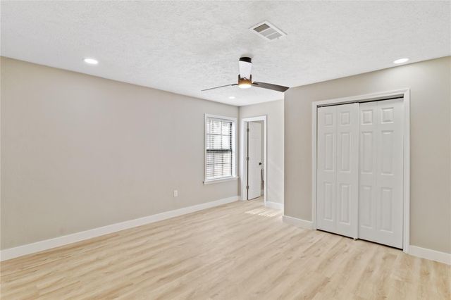 303 21st Avenue N, Texas City, TX 77590