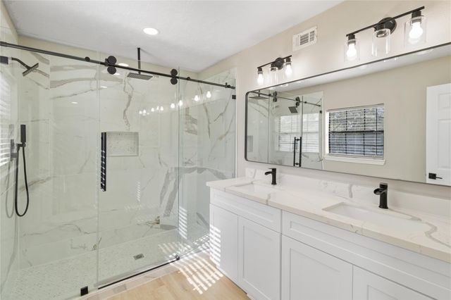 303 21st Avenue N, Texas City, TX 77590