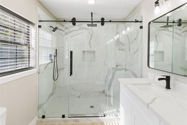 303 21st Avenue N, Texas City, TX 77590