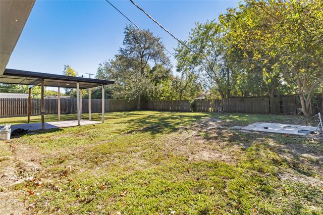 303 21st Avenue N, Texas City, TX 77590