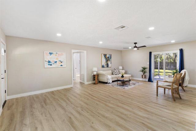 303 21st Avenue N, Texas City, TX 77590