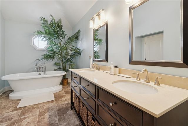 836 Bonnie Brae Lane, Bolingbrook, IL 60440