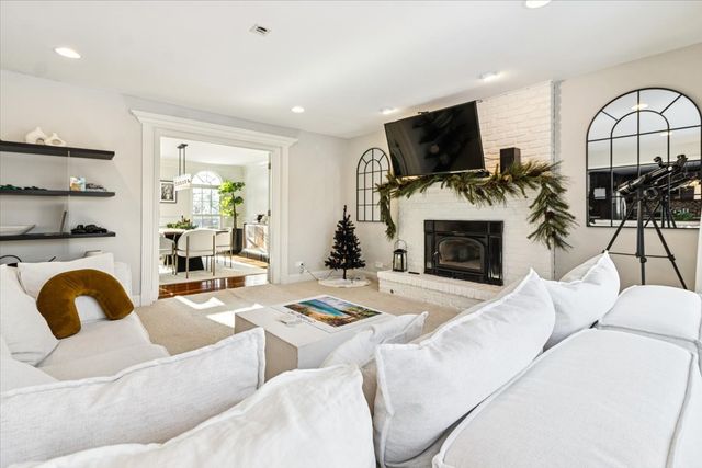 836 Bonnie Brae Lane, Bolingbrook, IL 60440