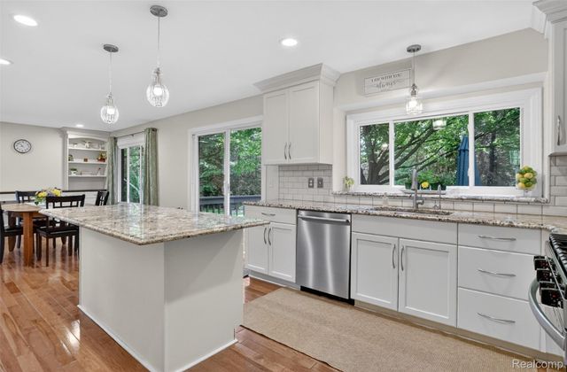 6182 Ledwin Drive, Troy, MI 48098