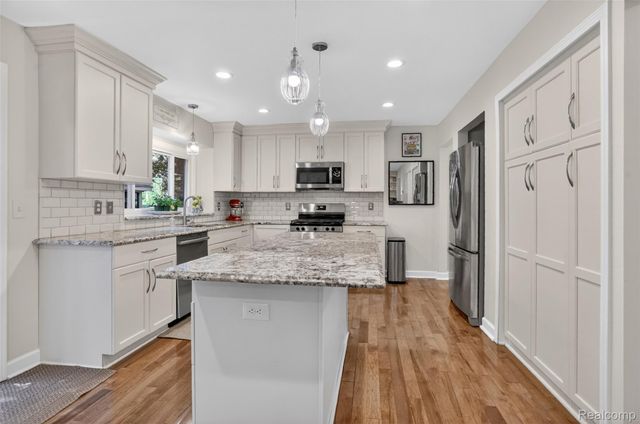 6182 Ledwin Drive, Troy, MI 48098