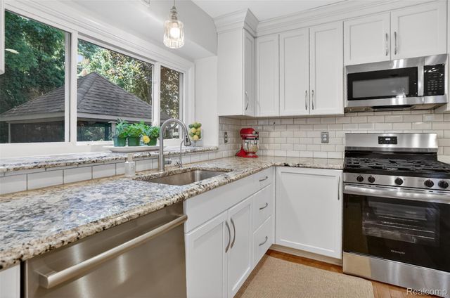6182 Ledwin Drive, Troy, MI 48098