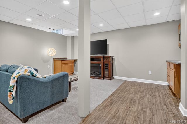 6182 Ledwin Drive, Troy, MI 48098