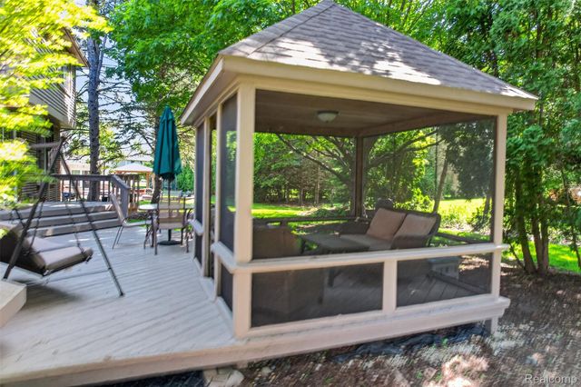 6182 Ledwin Drive, Troy, MI 48098
