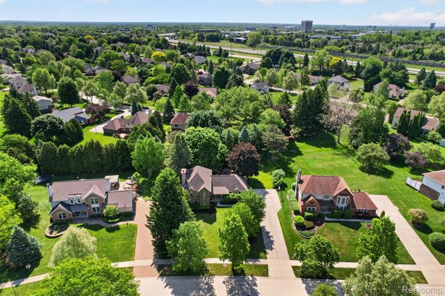 6182 Ledwin Drive, Troy, MI 48098