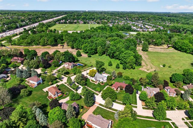 6182 Ledwin Drive, Troy, MI 48098