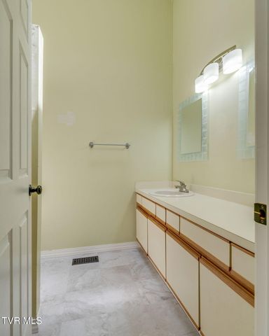 4517 Glenbrook Drive, Kingsport, TN 37664